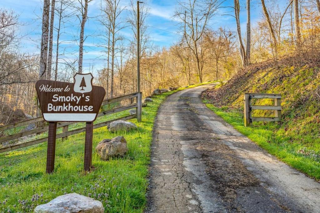Dog Friendly! Views! Hot Tub! Close To Pf! Gsmnp Sevierville Exterior foto