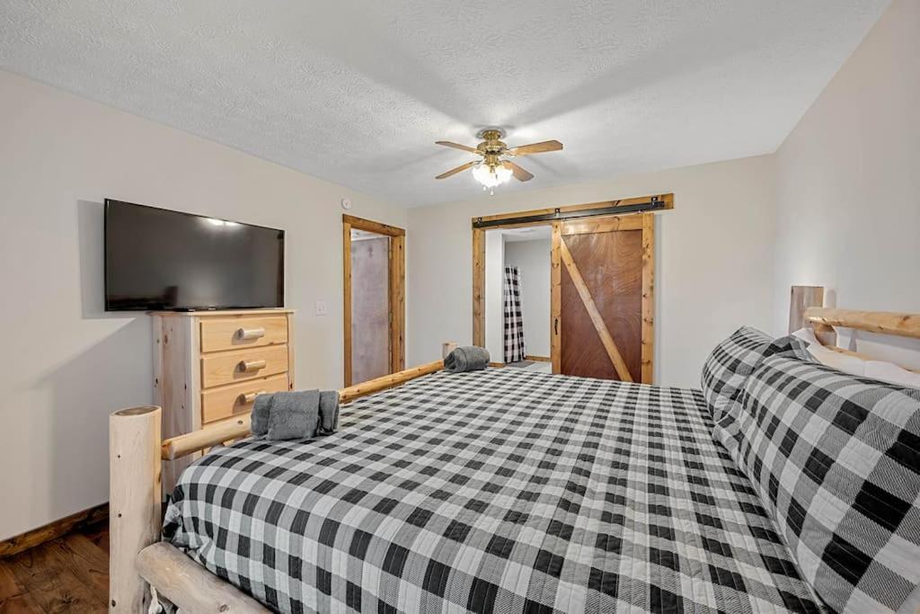 Dog Friendly! Views! Hot Tub! Close To Pf! Gsmnp Sevierville Exterior foto